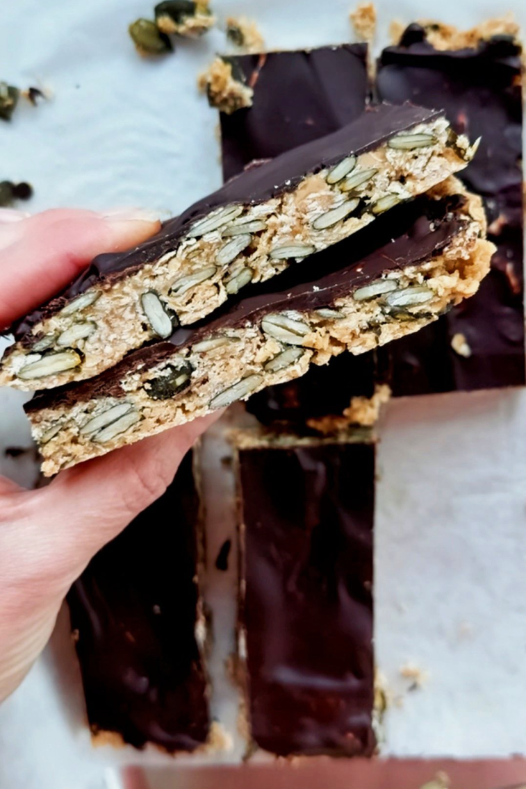 Nährstoffreiche Riegel mit Schokolade