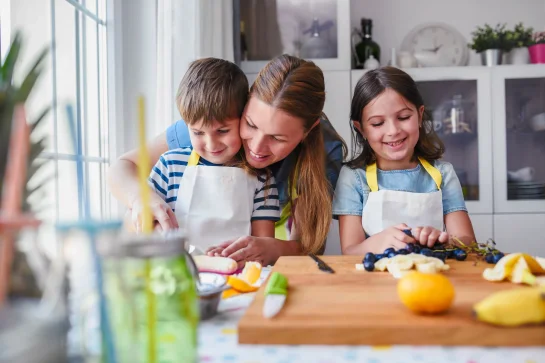 Children who cook with their mum