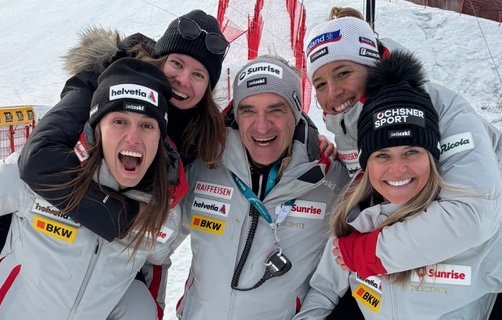 Verbandsarzt von Swiss Ski mit Athletinnen