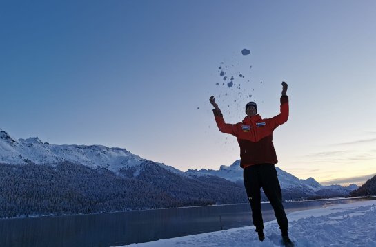 Ramon Zenhäusern im Schnee zuhause in Visp