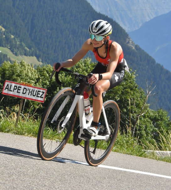 Jenny Meier an einem Triathlon auf dem Velo