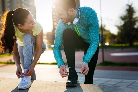 Deux personnes en train de faire du jogging
