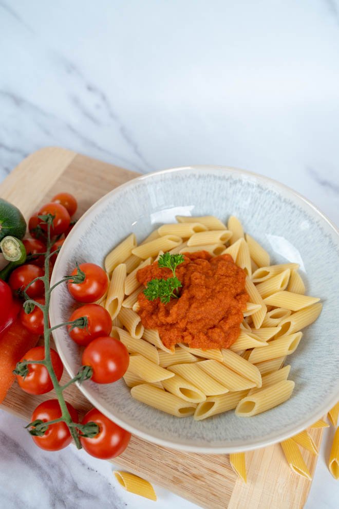 Paste mit einer Tomaten-Gemüsesauce